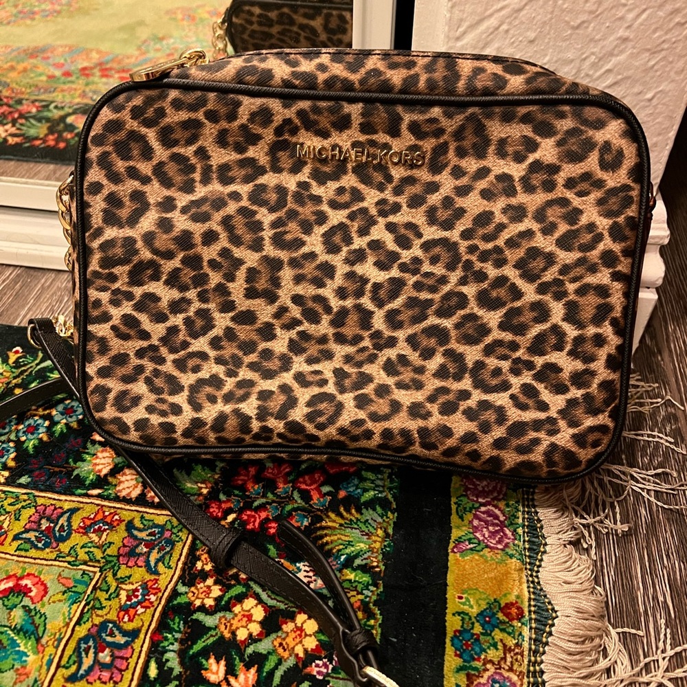 Michael Kors Leopard Purse!! 🐆